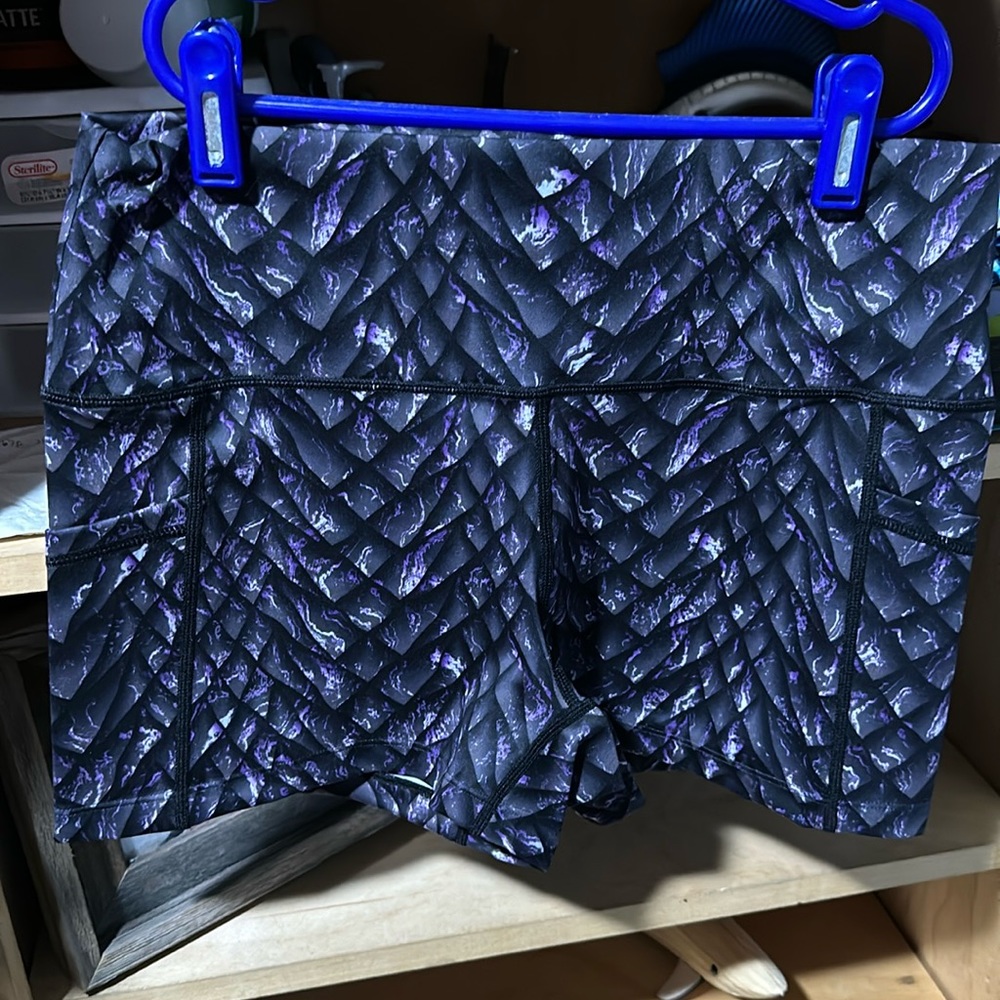 NWT CVG Dusk Dragons 2.5” medium shorts with pockets